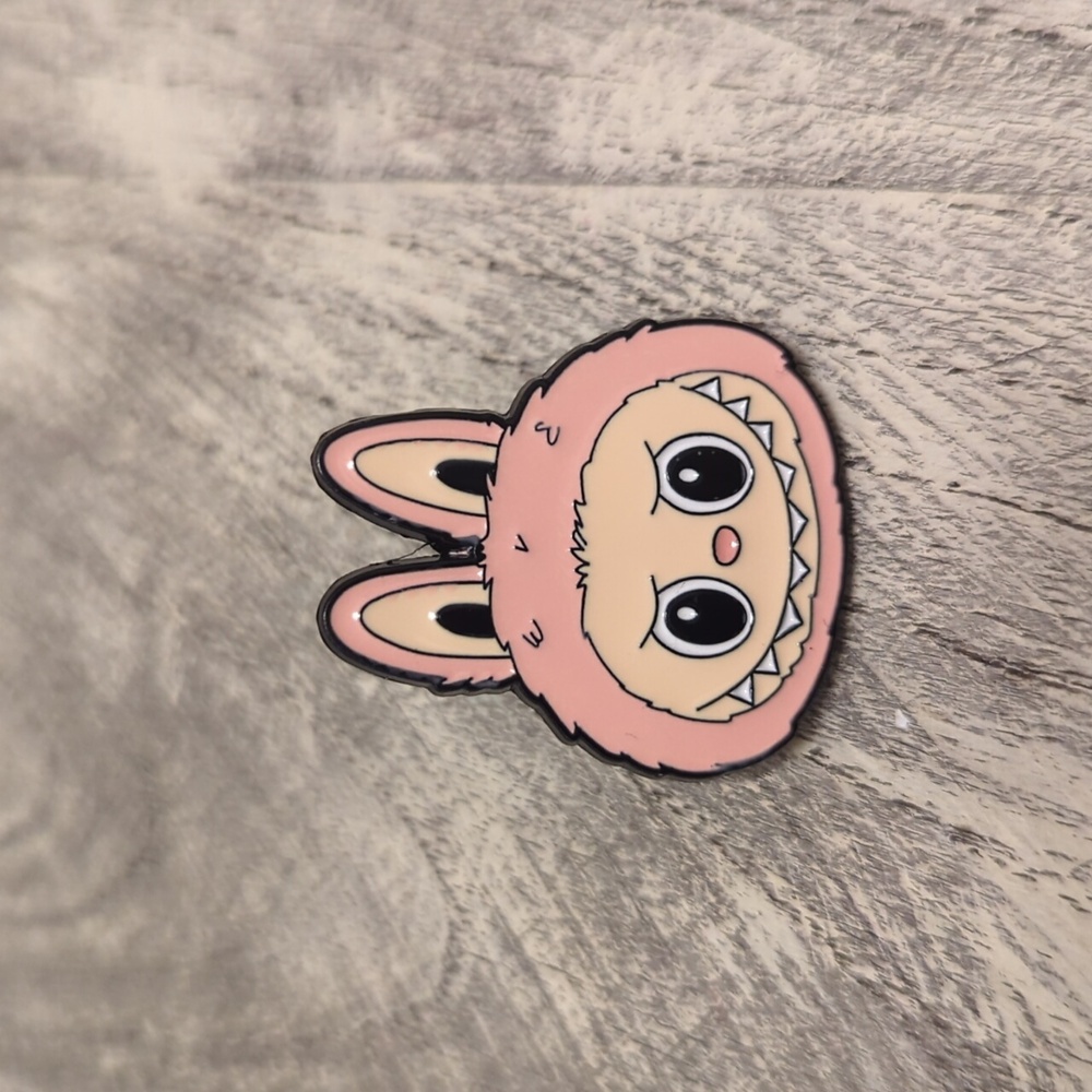 3/$30 🩷 Labubu - Enamel Pin